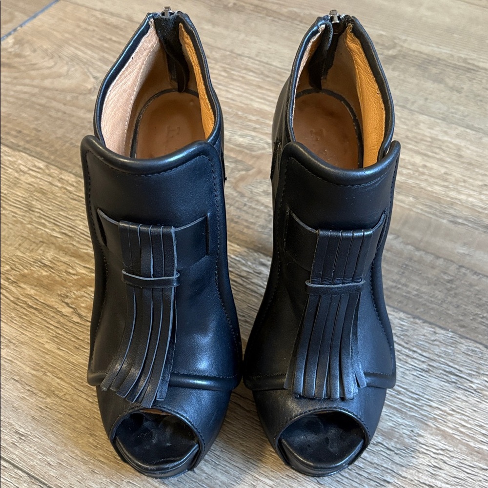 Y2K LAMB by Gwen Stefani Black Leather Peep-Toe High Heel Ankle Boots w Fringe - Picture 2 of 7